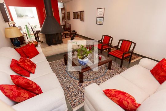 Sala de casa de condomínio à venda com 4 quartos, 250m² em Jardim Itapeva, São Paulo