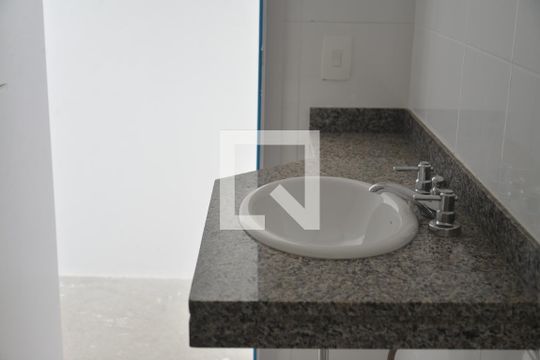 Banheiro Social de apartamento à venda com 3 quartos, 82m² em Parque das Nações, Santo André
