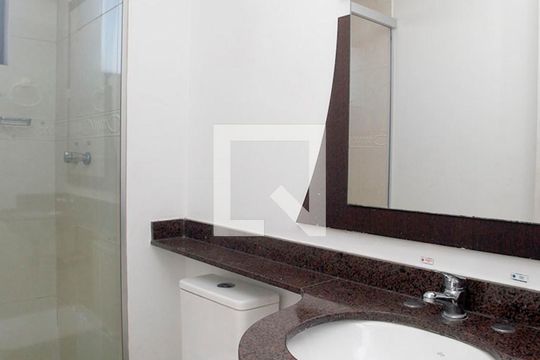 Banheiro de kitnet/studio para alugar com 1 quarto, 27m² em Cidade Baixa, Porto Alegre