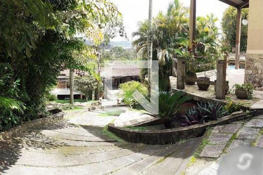 Casa à venda com 3 quartos, 370m² em Matapaca, Niterói