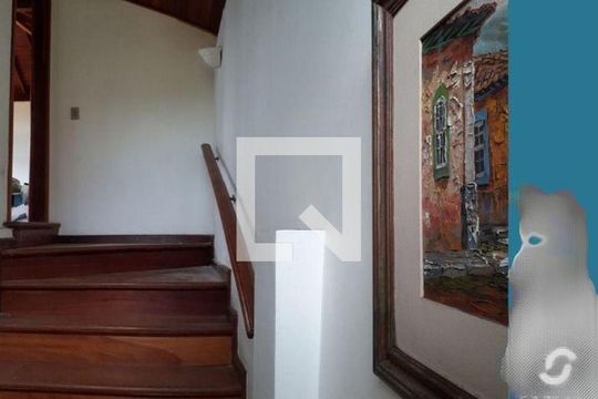 Casa à venda com 3 quartos, 370m² em Matapaca, Niterói