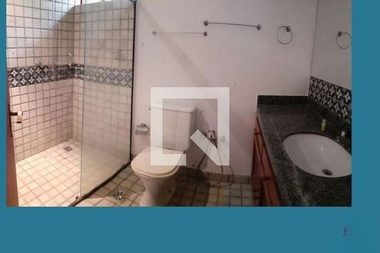 Casa à venda com 3 quartos, 370m² em Matapaca, Niterói