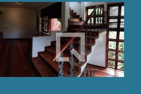 Casa à venda com 3 quartos, 370m² em Matapaca, Niterói
