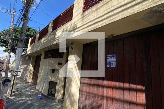 Fachada e placa de casa à venda com 5 quartos, 340m² em Vila Galvão, Guarulhos