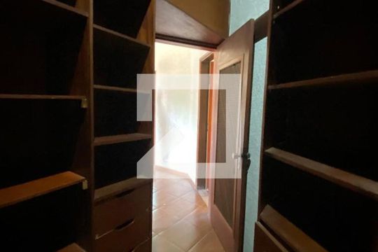 Closet da suíte 1 de casa à venda com 5 quartos, 340m² em Vila Galvão, Guarulhos