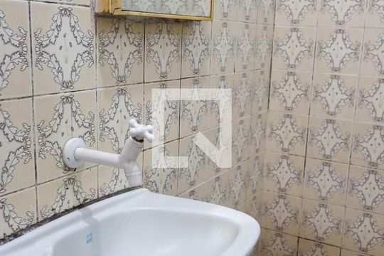 Banheiro de casa à venda com 1 quarto, 50m² em Bussocaba, Osasco