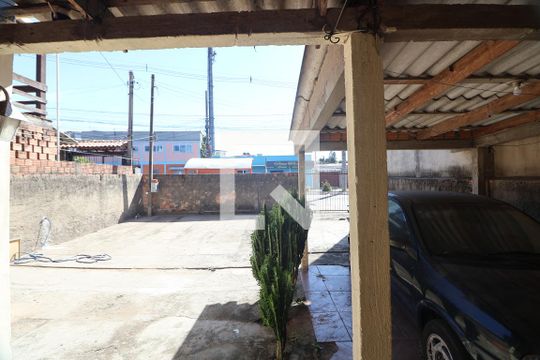 Área externa de casa à venda com 3 quartos, 210m² em Guajuviras, Canoas