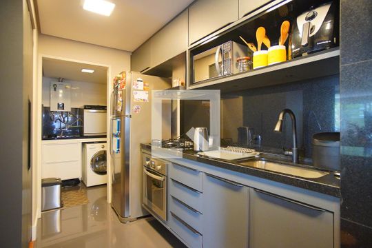 Cozinha de apartamento à venda com 3 quartos, 93m² em Jardim Itu, Porto Alegre