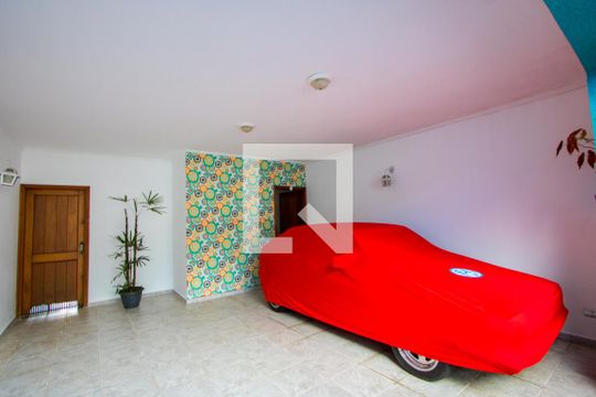 Garagem de casa à venda com 3 quartos, 167m² em Parque Gerassi, Santo André