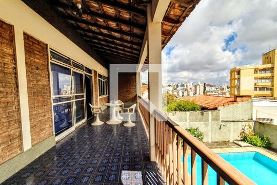 Sacada de casa à venda com 4 quartos, 403m² em Cidade Nova, Belo Horizonte