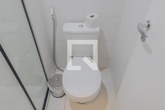 Banheiro de kitnet/studio para alugar com 1 quarto, 30m² em Vila Madalena, São Paulo