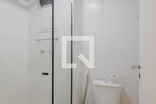 Banheiro de kitnet/studio para alugar com 1 quarto, 30m² em Vila Madalena, São Paulo