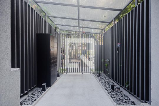 Entrada de kitnet/studio para alugar com 1 quarto, 30m² em Vila Madalena, São Paulo