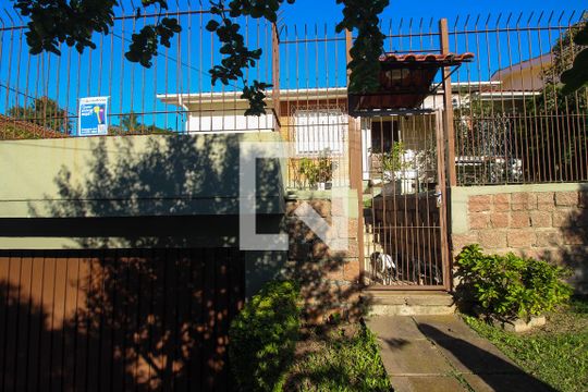 Fachada de casa à venda com 4 quartos, 220m² em Santa Tereza, Porto Alegre