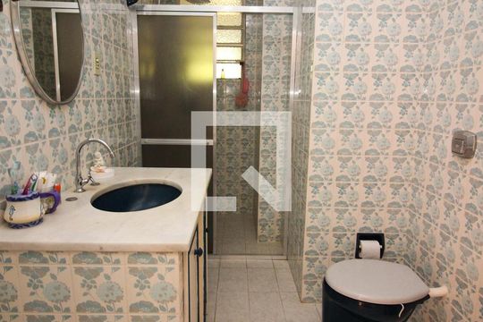 Banheiro 1 de casa à venda com 4 quartos, 220m² em Santa Tereza, Porto Alegre
