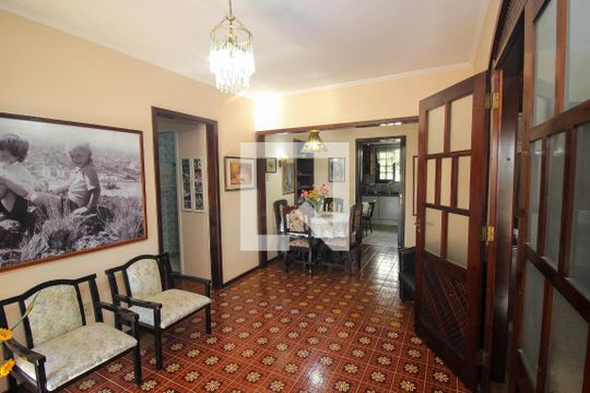 Sala de casa à venda com 4 quartos, 220m² em Santa Tereza, Porto Alegre