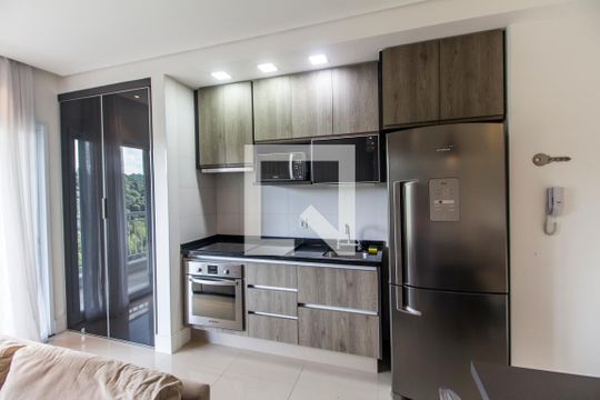 Cozinha de apartamento para alugar com 1 quarto, 50m² em Residencial Tambore Iii, Santana de Parnaíba