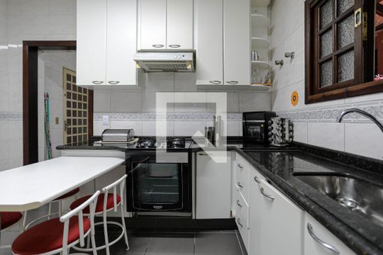 Cozinha de casa para alugar com 4 quartos, 270m² em Parque Santana, Mogi das Cruzes
