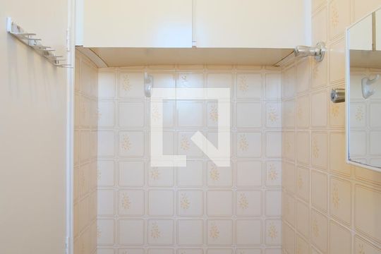 Banheiro de serviço de apartamento para alugar com 3 quartos, 100m² em Tatuapé, São Paulo