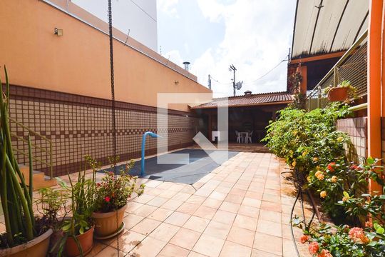 Area piscina de casa para alugar com 5 quartos, 400m² em Sagrada Família, Belo Horizonte