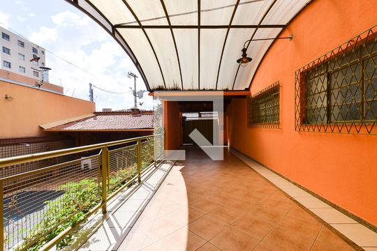 Garagem de casa para alugar com 5 quartos, 400m² em Sagrada Família, Belo Horizonte