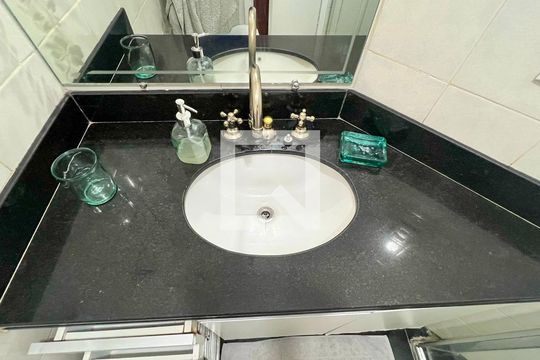 Banheiro de apartamento à venda com 4 quartos, 200m² em Buritis, Belo Horizonte