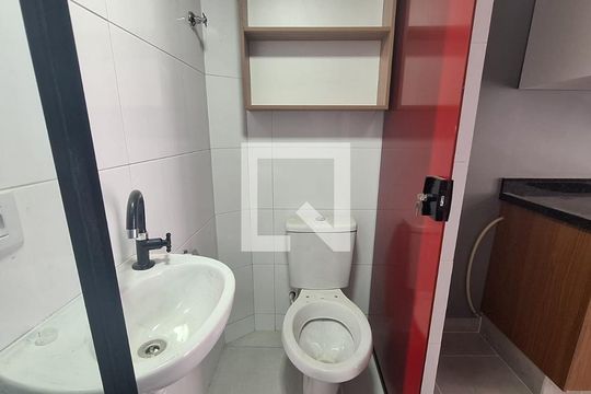 Banheiro de kitnet/studio para alugar com 1 quarto, 25m² em Jardim Marcato, Suzano