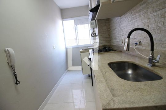 Cozinha de apartamento para alugar com 2 quartos, 52m² em Jardim Roberto, Osasco