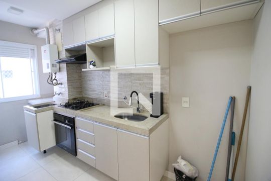 Banheiro de apartamento para alugar com 2 quartos, 52m² em Jardim Roberto, Osasco