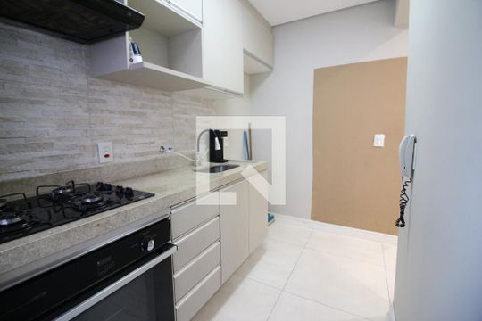 Cozinha de apartamento para alugar com 2 quartos, 52m² em Jardim Roberto, Osasco