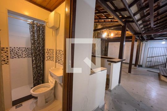 Casa à venda com 4 quartos, 376m² em Itaipu, Niterói