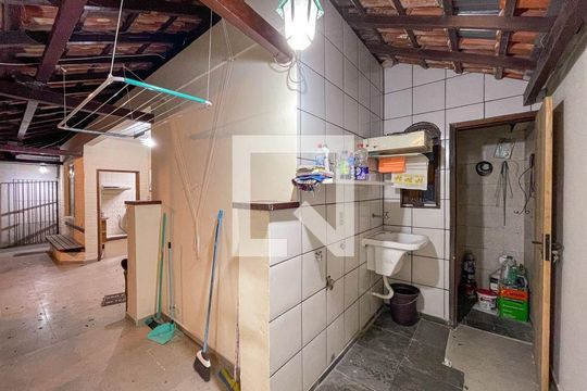 Casa à venda com 4 quartos, 376m² em Itaipu, Niterói