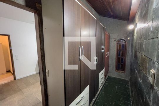 Casa à venda com 4 quartos, 376m² em Itaipu, Niterói