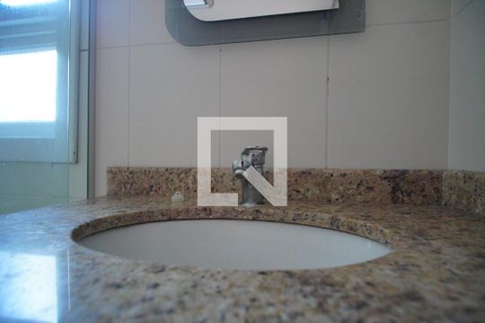 Banheiro de apartamento à venda com 3 quartos, 164m² em Jardim Lindóia, Porto Alegre