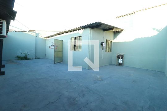 Quintal de casa para alugar com 4 quartos, 299m² em Marta Helena, Uberlândia
