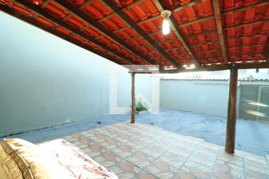 Varanda de casa para alugar com 4 quartos, 299m² em Marta Helena, Uberlândia