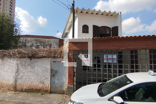 Fachada de casa à venda com 2 quartos, 110m² em Jardim Piqueroby, São Paulo