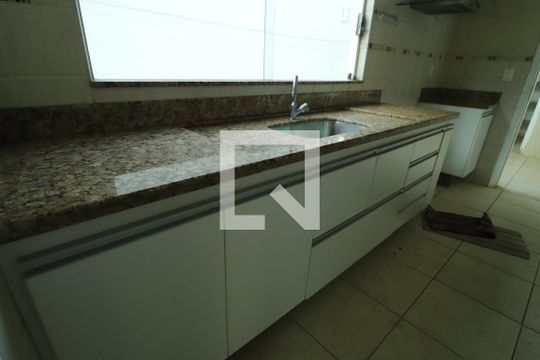 Cozinha de casa para alugar com 5 quartos, 237m² em Jardim Karaíba, Uberlândia