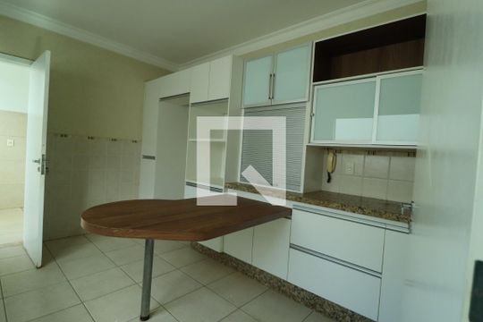 Cozinha de casa para alugar com 5 quartos, 237m² em Jardim Karaíba, Uberlândia