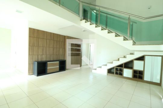 Sala de casa para alugar com 5 quartos, 237m² em Jardim Karaíba, Uberlândia