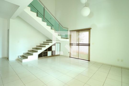Sala de casa para alugar com 5 quartos, 237m² em Jardim Karaíba, Uberlândia