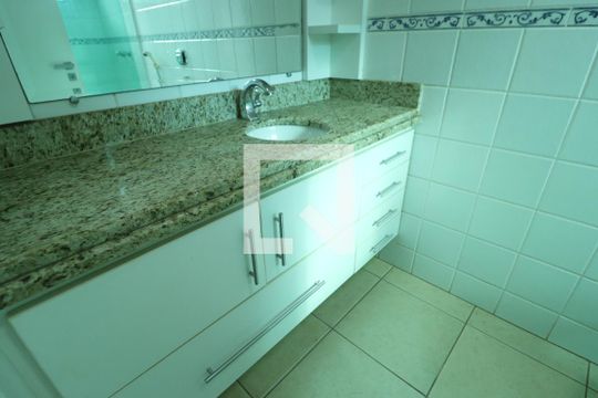 Banheiro do Quarto 5 de casa para alugar com 5 quartos, 237m² em Jardim Karaíba, Uberlândia