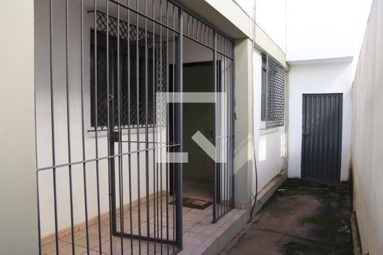 Área externa de casa para alugar com 3 quartos, 80m² em Setor Sul, Goiânia