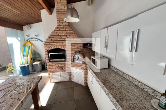 Churrasqueira de casa para alugar com 5 quartos, 200m² em Água Fria, São Paulo