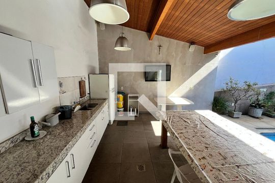 Churrasqueira de casa para alugar com 5 quartos, 200m² em Água Fria, São Paulo