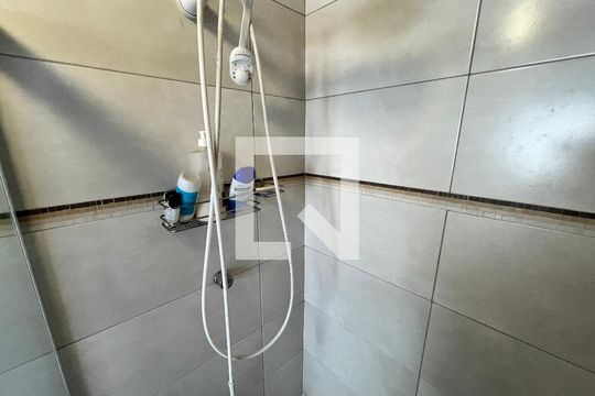 Banheiro de Serviço de casa para alugar com 5 quartos, 200m² em Água Fria, São Paulo