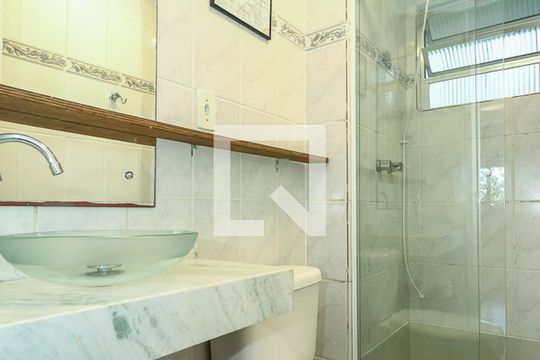 Banheiro de apartamento à venda com 2 quartos, 68m² em Mont’serrat, Porto Alegre