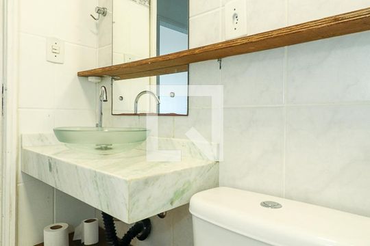 Banheiro de apartamento à venda com 2 quartos, 68m² em Mont’serrat, Porto Alegre