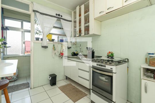 Cozinha de apartamento à venda com 2 quartos, 59m² em São Sebastião, Porto Alegre