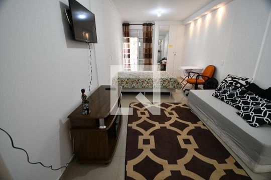 Quarto / Sala de kitnet/studio à venda com 1 quarto, 30m² em Centro, Campinas